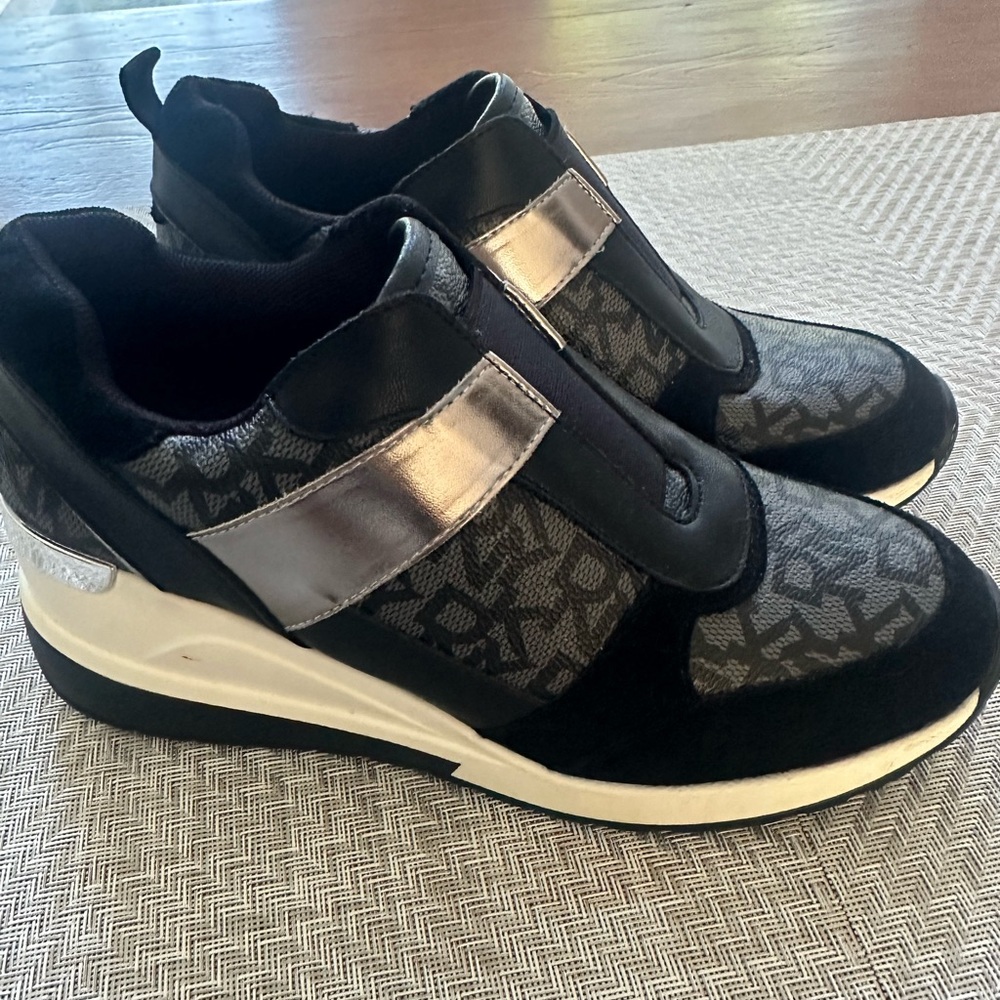 DKNY black and silver Sneakers like new
